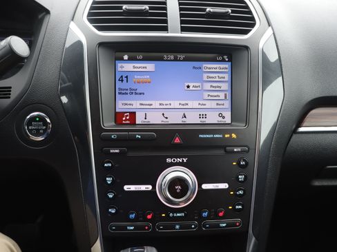 Used 2019 Ford Explorer Limited AWD/4WD image 19