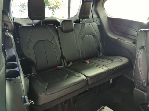 New 2026 Chrysler Pacifica Select FWD image 32
