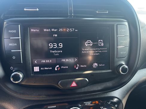 Used 2023 Kia Soul LX w/ LX Technology Package image 10