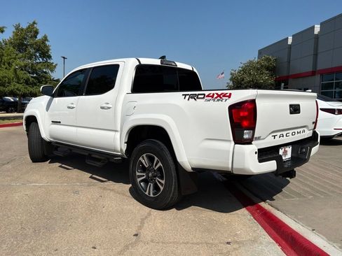 Used 2019 Toyota Tacoma TRD Sport w/ Technology Package AWD/4WD image 8