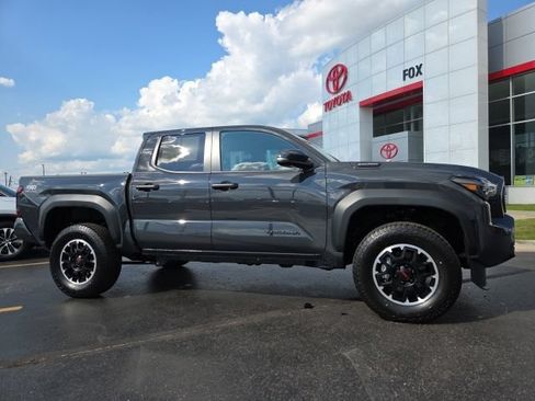 Used 2026 Toyota Tacoma TRD Off-Road w/ TRD Off Road Upgrade Package AWD/4WD image 1
