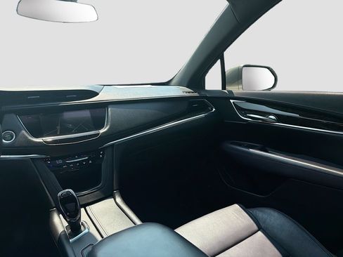Used 2017 Cadillac XT5 Luxury w/ Driver Awareness Package FWD image 25