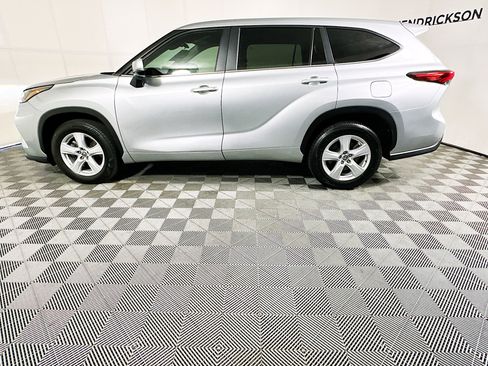 Used 2023 Toyota Highlander LE image 6