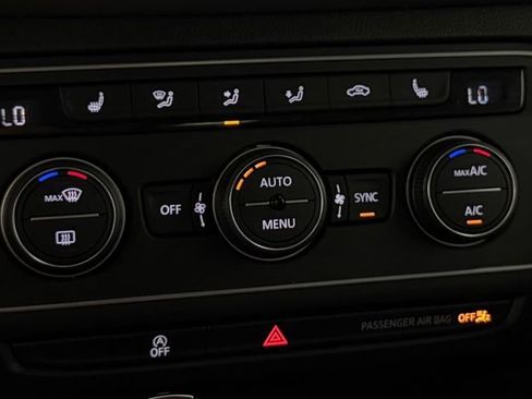 Used 2021 Volkswagen Atlas Cross Sport SE AWD/4WD image 19