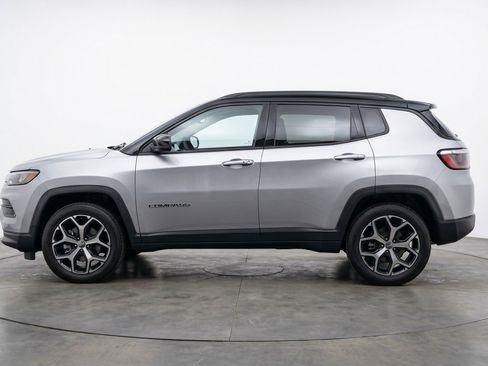 Used 2025 Jeep Compass Limited AWD/4WD image 5