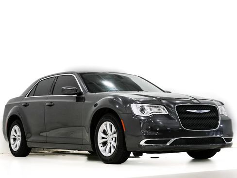 Used 2023 Chrysler 300 Touring RWD image 1