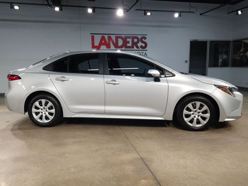 Used 2021 Toyota Corolla LE image 8