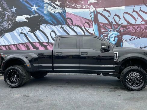 Used 2019 Ford F350 XLT image 1