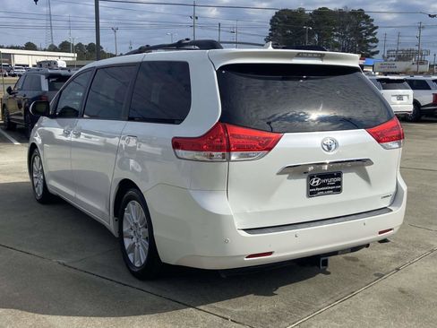 Used 2013 Toyota Sienna Limited image 4