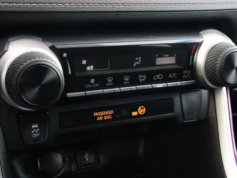 Used 2022 Toyota RAV4 LE image 19