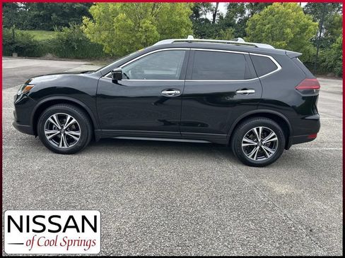 Used 2019 Nissan Rogue SV w/ Premium Package FWD image 4