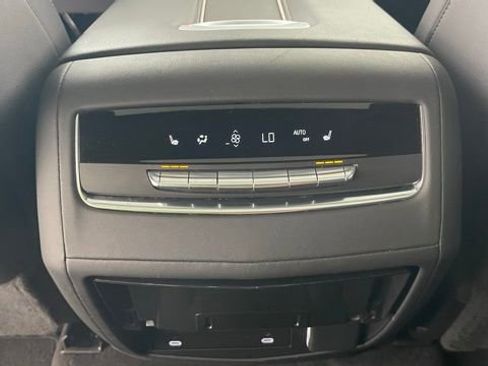 Used 2022 Cadillac Escalade ESV Premium Luxury image 48