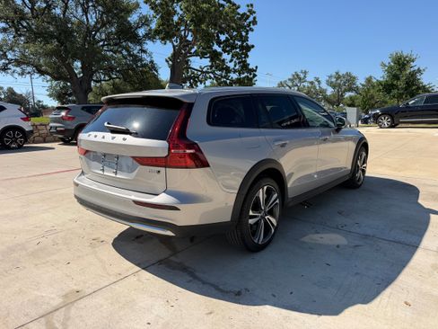 Certified 2025 Volvo V60 B5 Cross Country Plus AWD/4WD image 6