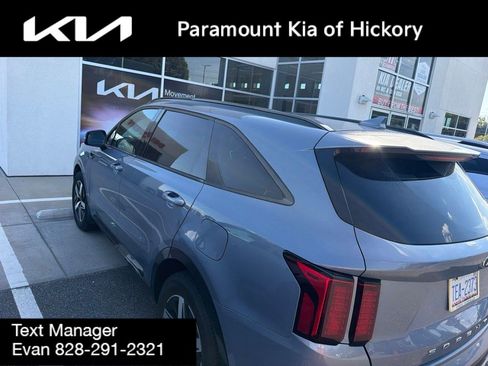 Used 2021 Kia Sorento S w/ Panoramic Sunroof Package FWD image 3