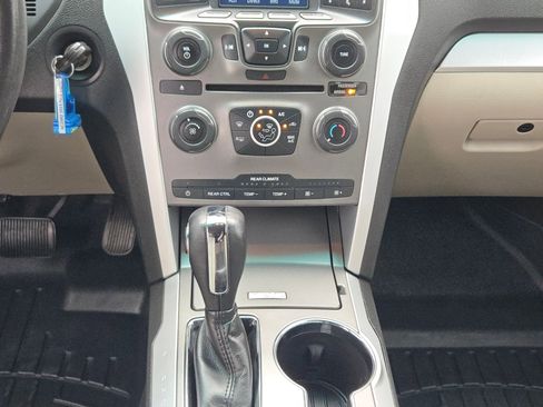 Used 2015 Ford Explorer XLT FWD image 17