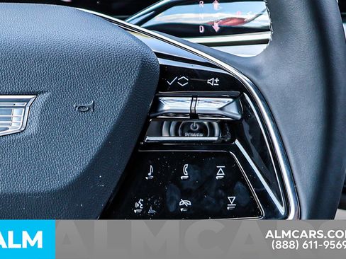 Used 2025 Cadillac Lyriq Luxury image 32