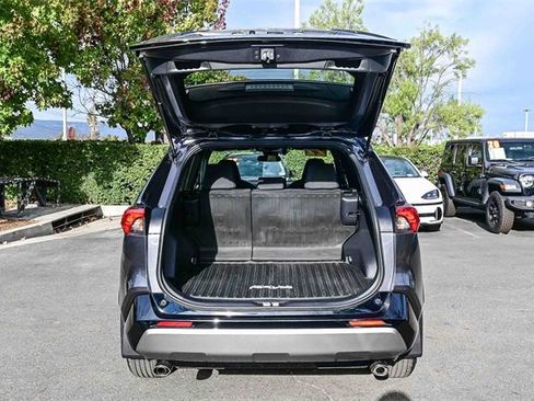 Used 2022 Toyota RAV4 SE image 6