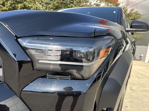 Used 2025 Toyota 4Runner SR5 AWD/4WD image 14