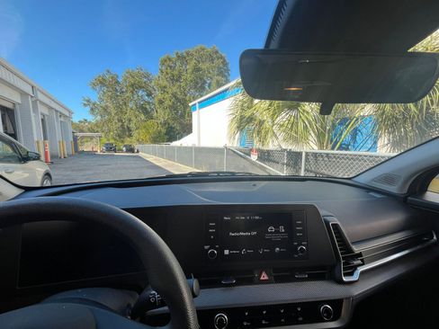 Used 2025 Kia Sportage LX image 33