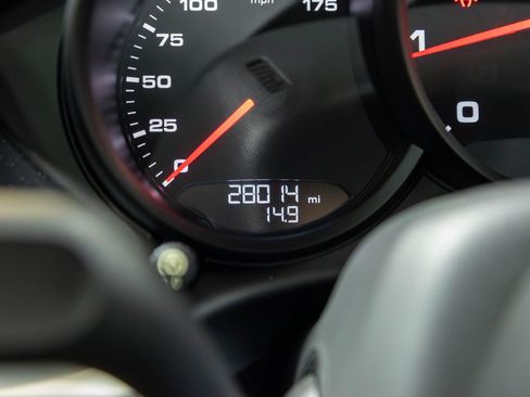 Used 2018 Porsche 718 Cayman RWD image 81