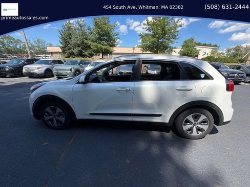 Used 2017 Kia Niro EX FWD image 10