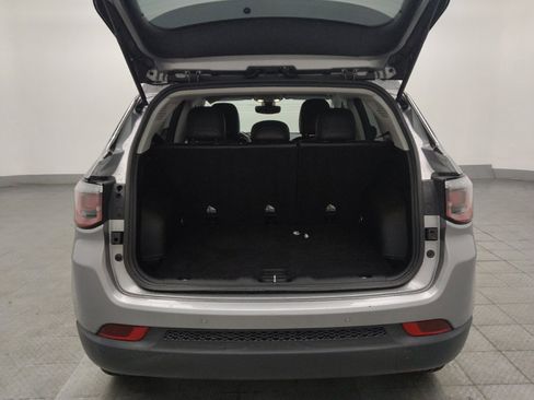 Used 2017 Jeep Compass Latitude w/ Popular Equipment Group AWD/4WD image 29