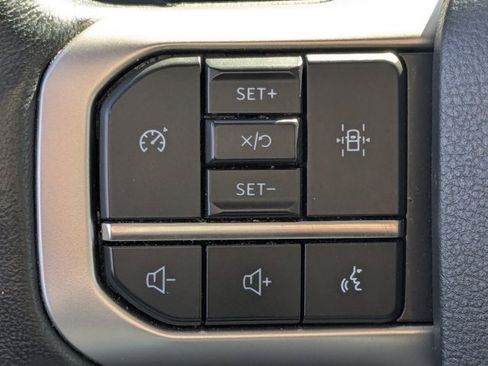 Certified 2024 Ford Expedition XLT image 28