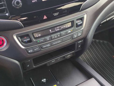 Used 2025 Honda Passport TrailSport image 18