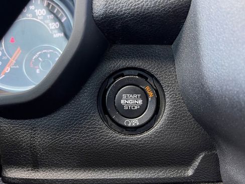 Used 2022 RAM 2500 Tradesman w/ Chrome Appearance Group image 11