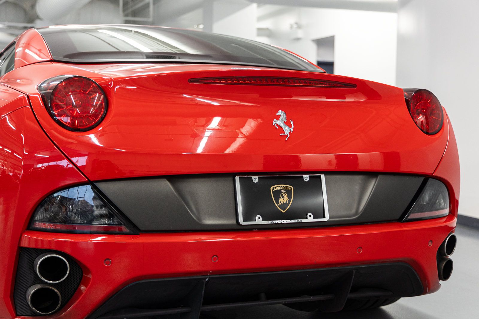 Used 2011 Ferrari California RWD image 21