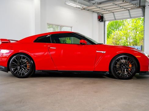 Used 2023 Nissan GT-R Premium w/ Floor Mat Package image 5