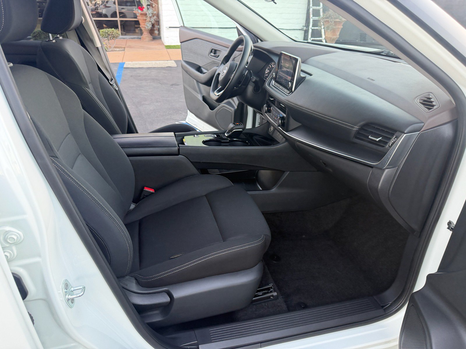 Used 2023 Nissan Rogue S FWD image 15