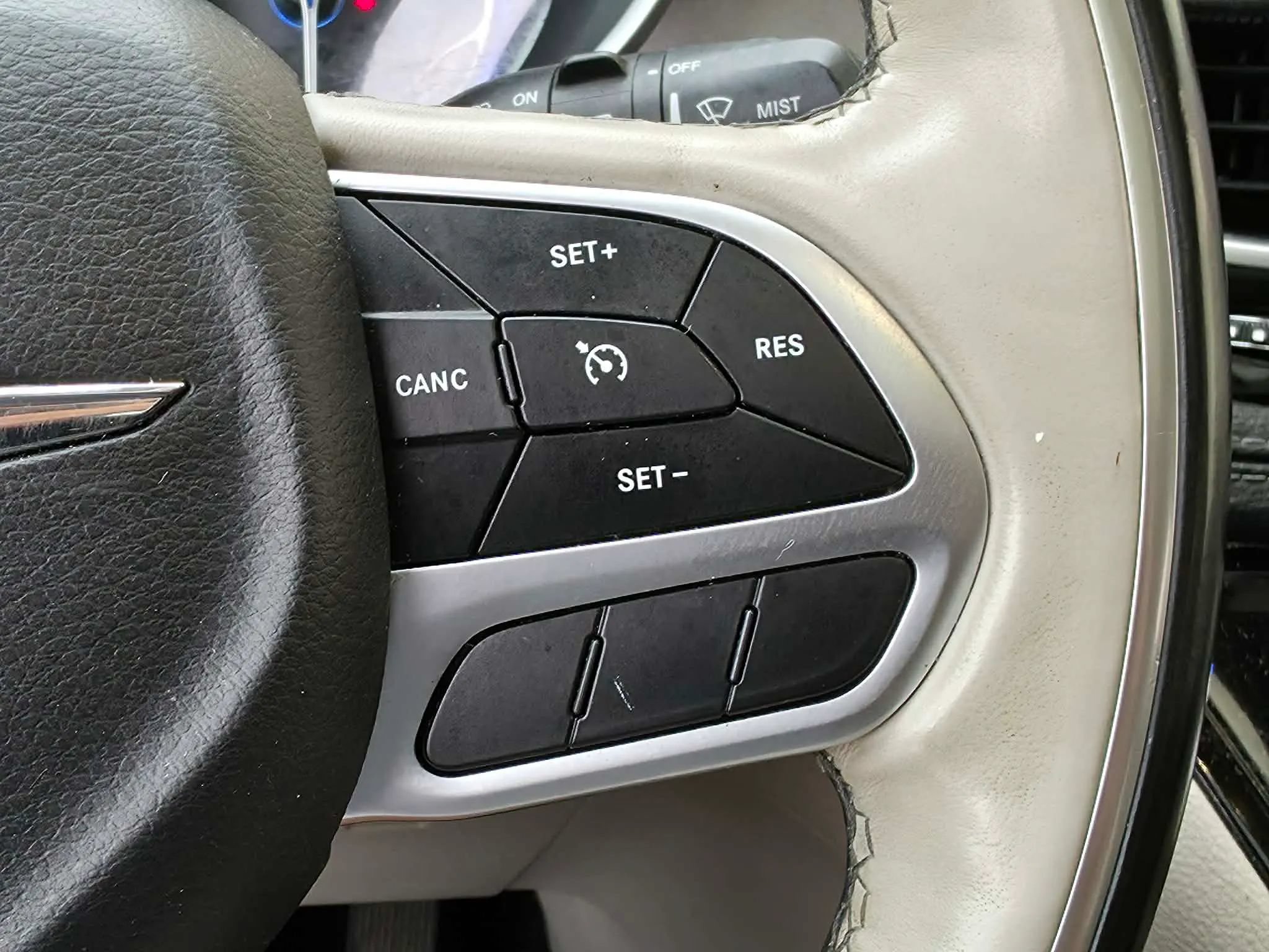 Used 2018 Chrysler Pacifica Limited FWD image 22