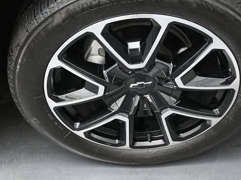 Used 2022 Chevrolet Suburban RST w/ Luxury Package AWD/4WD image 33