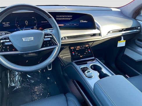 New 2026 Cadillac Vistiq Luxury image 23