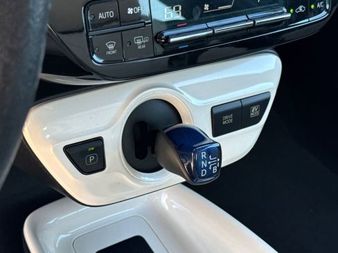 Used 2016 Toyota Prius Three Touring image 16