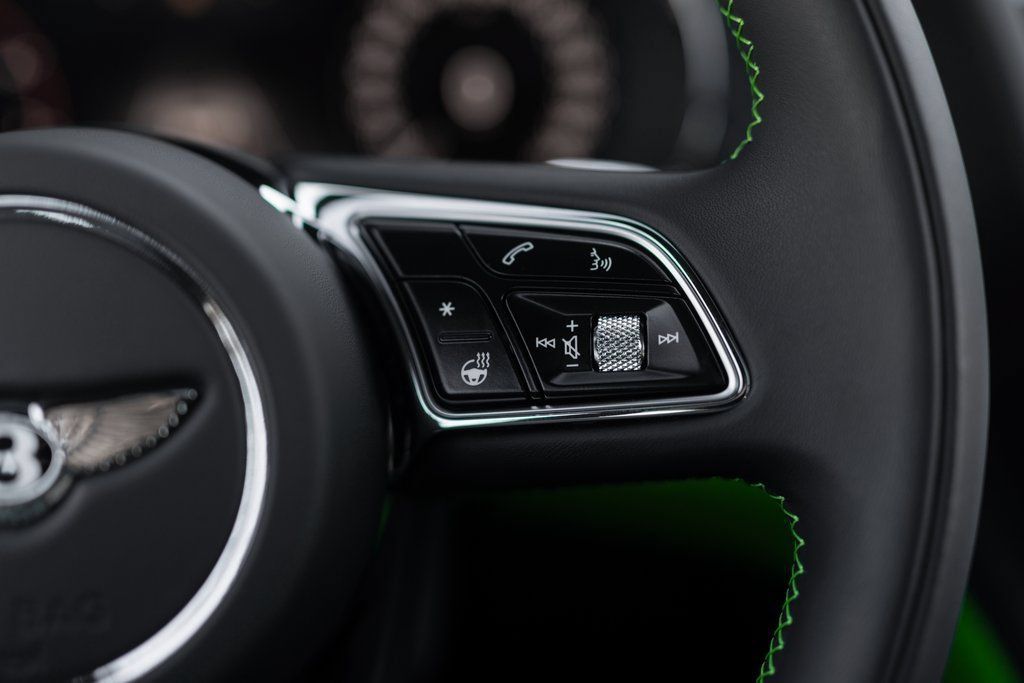 Used 2025 Bentley Bentayga AWD/4WD image 51