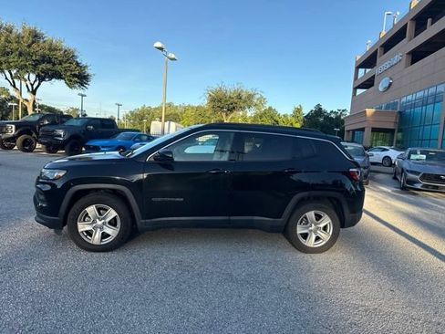 Used 2022 Jeep Compass Latitude w/ Sun and Sound Group FWD image 2