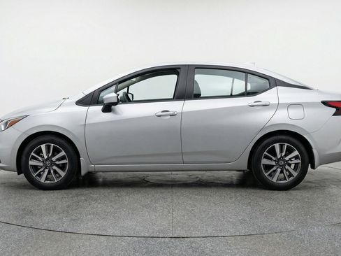 Used 2025 Nissan Versa SV image 5