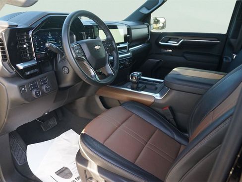 Used 2024 Chevrolet Silverado 1500 High Country w/ High Country Premium Package AWD/4WD image 8
