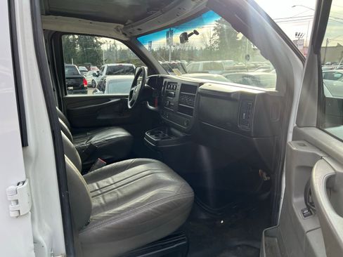Used 2010 Chevrolet Express 3500 LS image 14