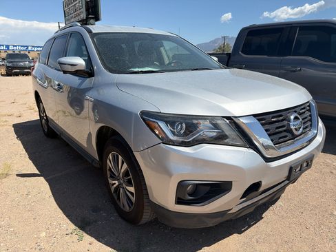 Used 2020 Nissan Pathfinder SL AWD/4WD image 3