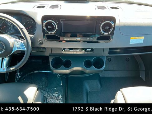 Used 2025 Mercedes-Benz Sprinter 2500 image 13