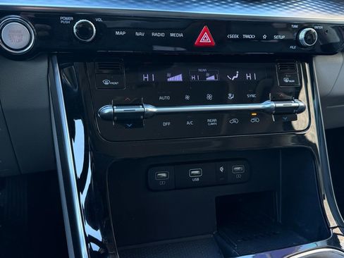 Used 2024 Kia Carnival SX Prestige image 43