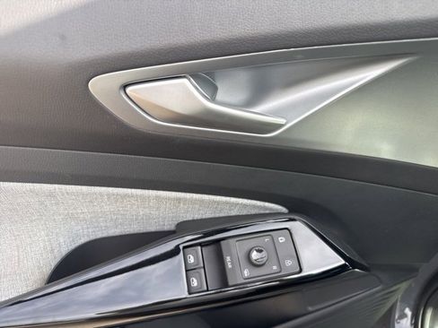 Used 2023 Volkswagen ID.4 Pro image 12