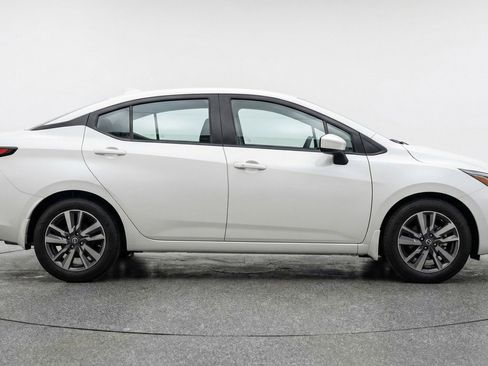 Used 2025 Nissan Versa SV image 11