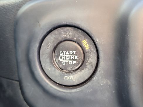 Used 2018 Jeep Wrangler Unlimited Sahara image 30