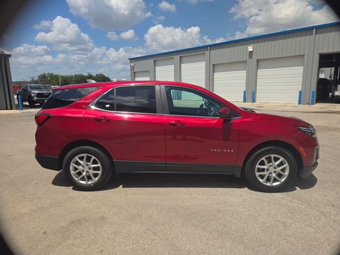 Used 2024 Chevrolet Equinox LT FWD image 2