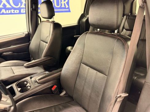 Used 2016 Dodge Grand Caravan R/T image 14