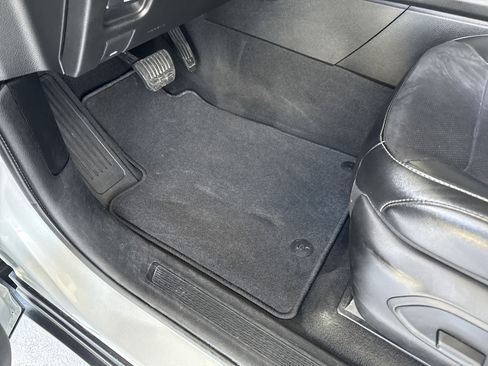 Used 2023 Jeep Grand Cherokee L Laredo image 16